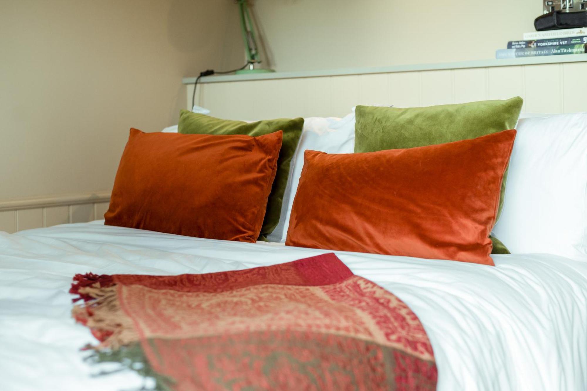 Great Ashley Farm Bed And Breakfast & Shepherds Huts Bradford-On-Avon Zewnętrze zdjęcie