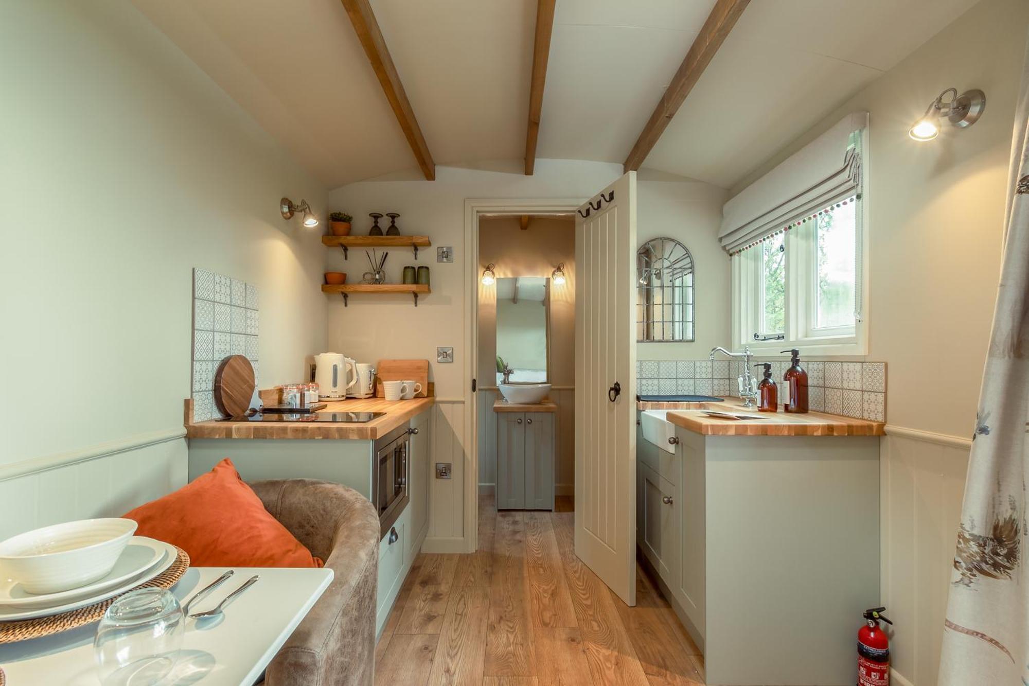 Great Ashley Farm Bed And Breakfast & Shepherds Huts Bradford-On-Avon Zewnętrze zdjęcie