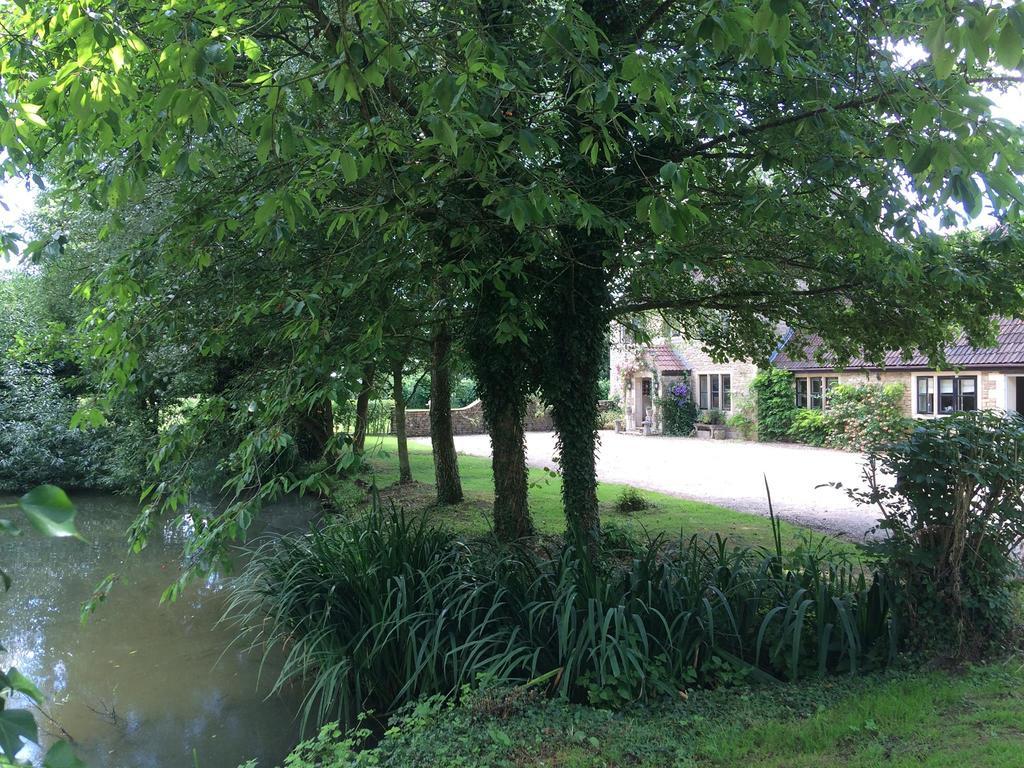 Great Ashley Farm Bed And Breakfast & Shepherds Huts Bradford-On-Avon Zewnętrze zdjęcie