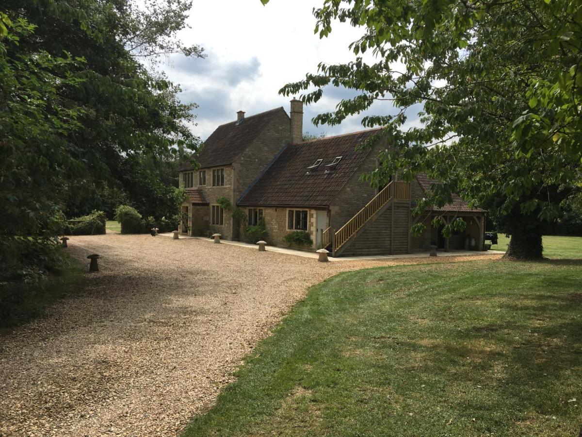 Great Ashley Farm Bed And Breakfast & Shepherds Huts Bradford-On-Avon Zewnętrze zdjęcie